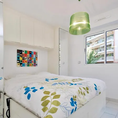 Апартаменты In With 2 Bedrooms And Wifi