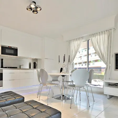 In With 2 Bedrooms And Wifi