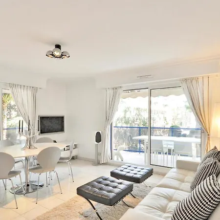 In With 2 Bedrooms And Wifi *